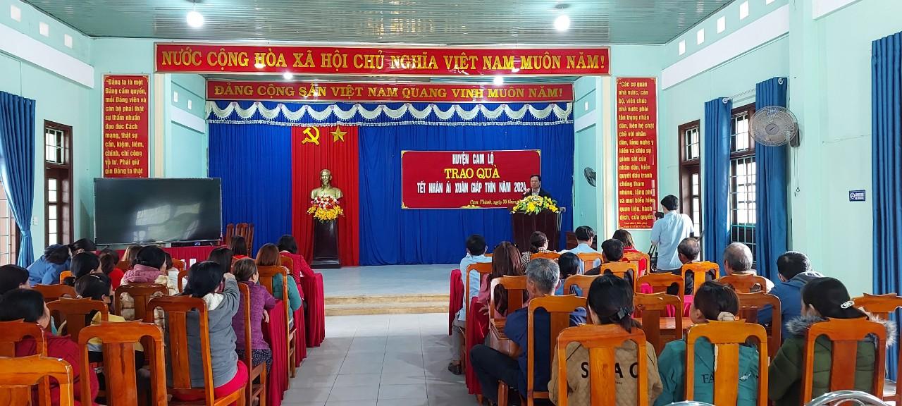 Huyện Cam Lộ tổ chức trao quà Tết Nhân ái Giáp Thìn 2024